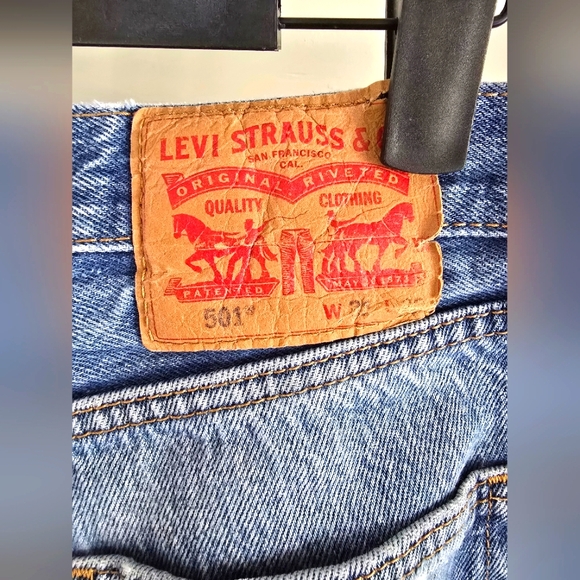 Vintage Levi's Distressed Jeans - Picture 6 of 9